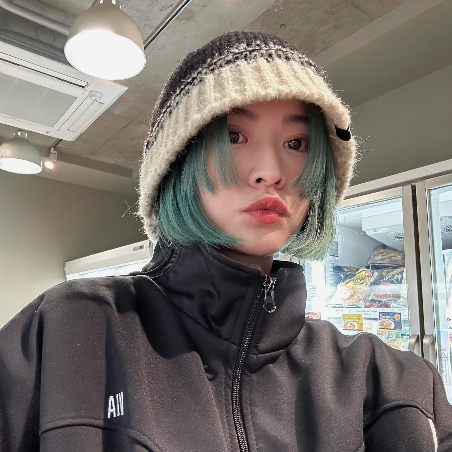 无法抵挡的漂发风潮，那些我们追踪的短发女生纷纷染上了浅发色