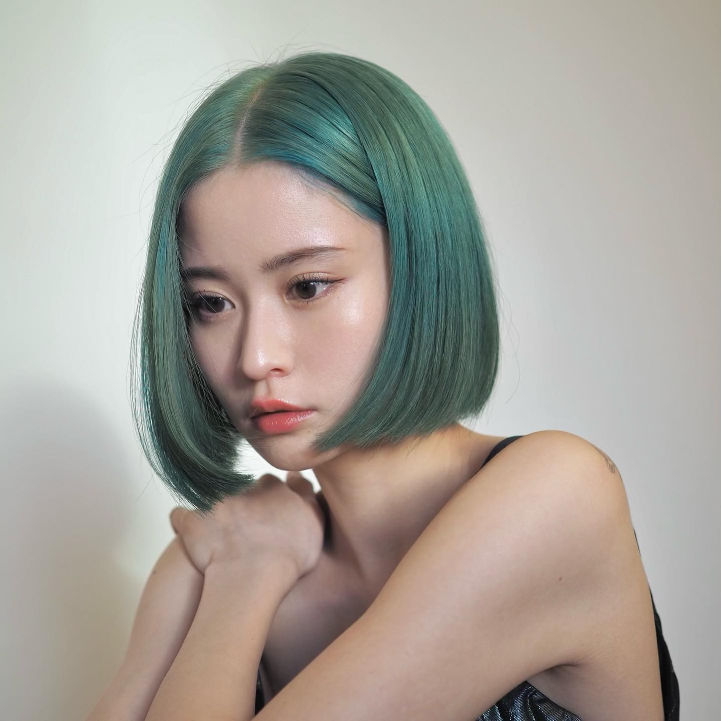 无法抵挡的漂发风潮，那些我们追踪的短发女生纷纷染上了浅发色