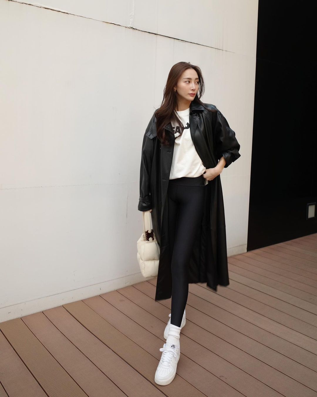 总能穿出新花样！2023年Jil Sander的Logo T恤很多人还是喜欢穿