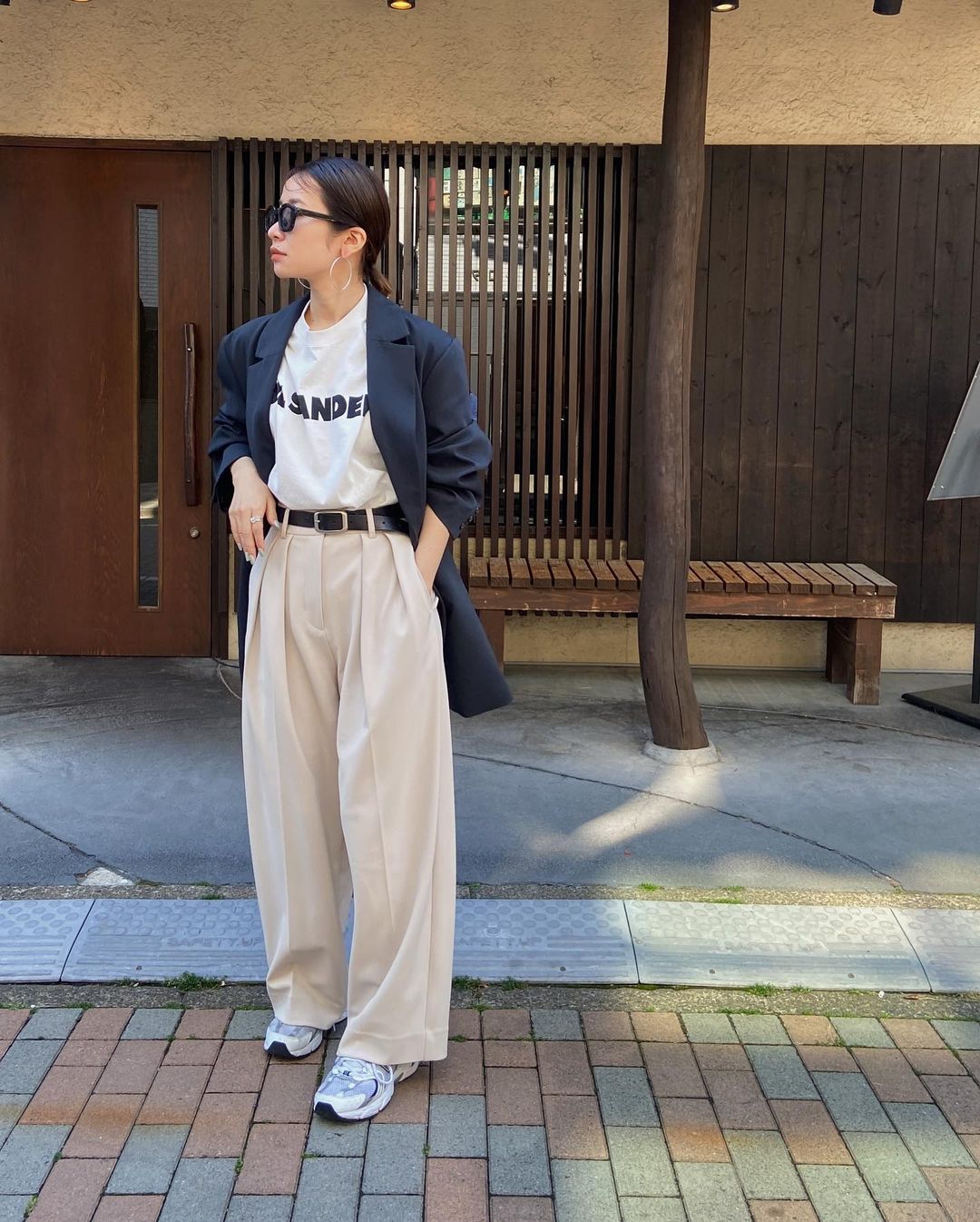 总能穿出新花样！2023年Jil Sander的Logo T恤很多人还是喜欢穿