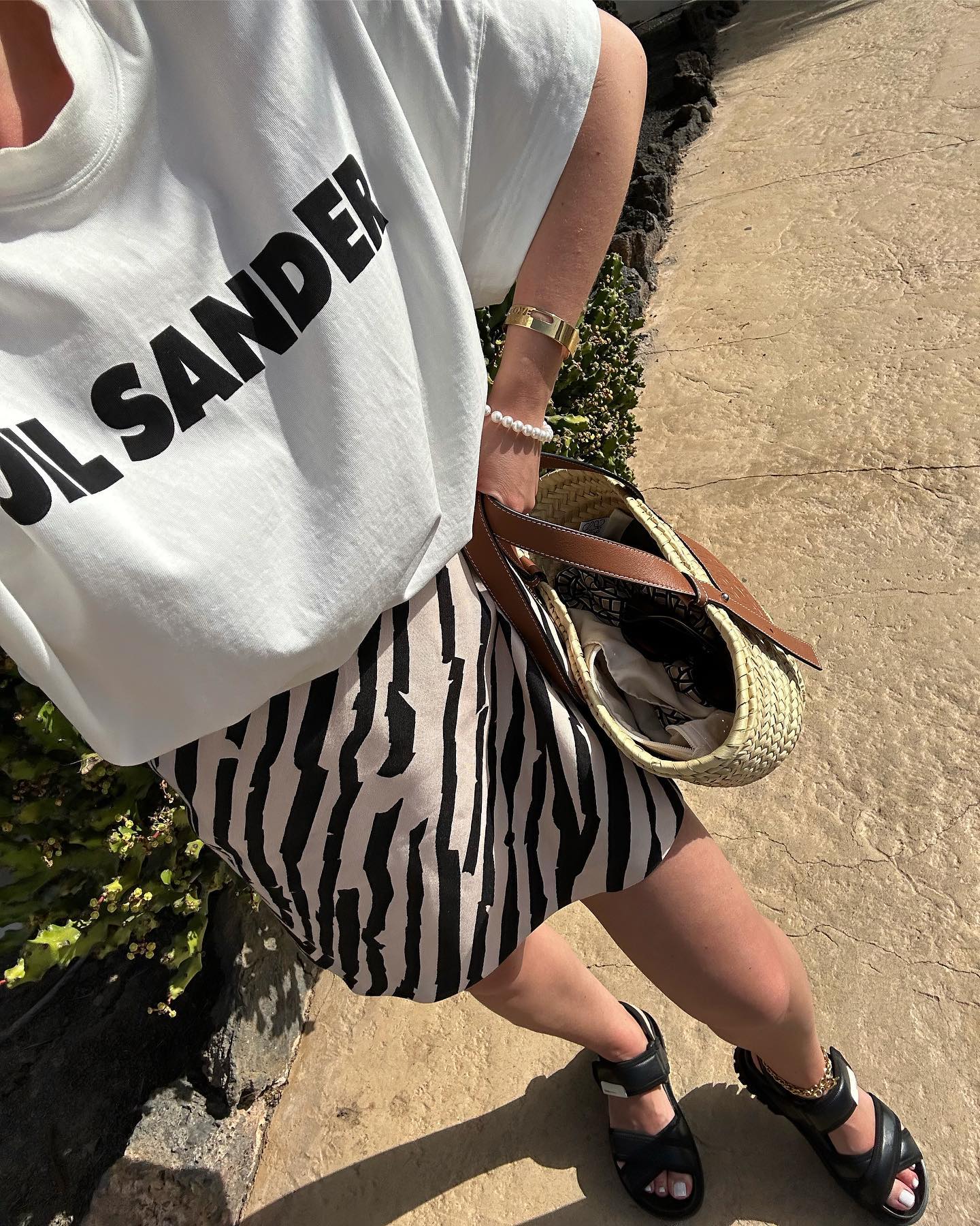 总能穿出新花样！2023年Jil Sander的Logo T恤很多人还是喜欢穿