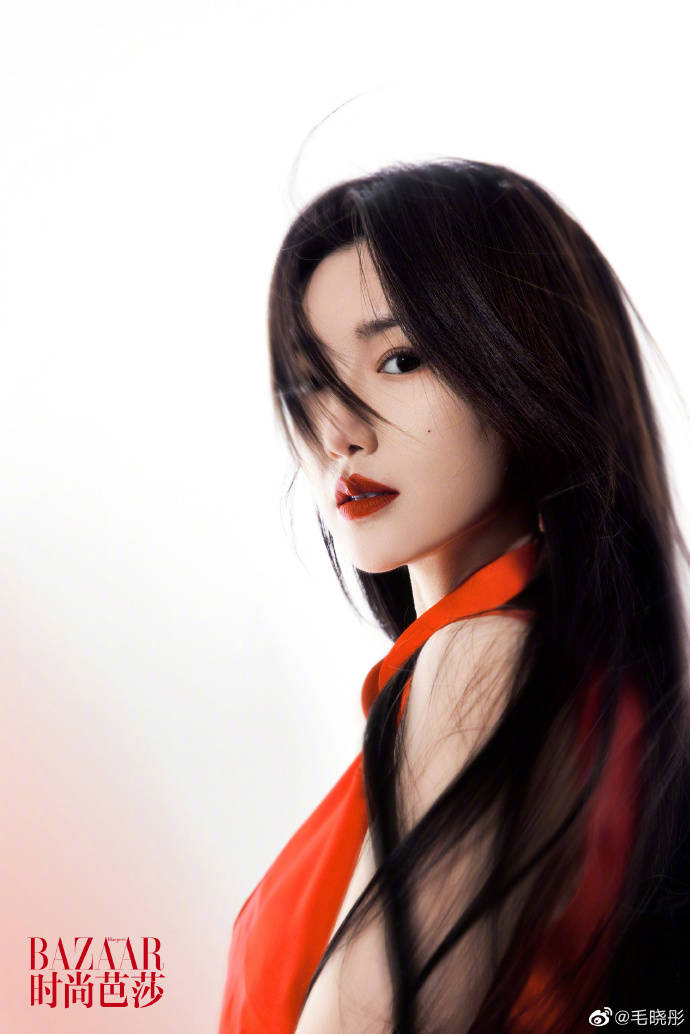 毛晓彤红衣写真超妩媚！雪肤玉貌身材曼妙美得令人窒息-1