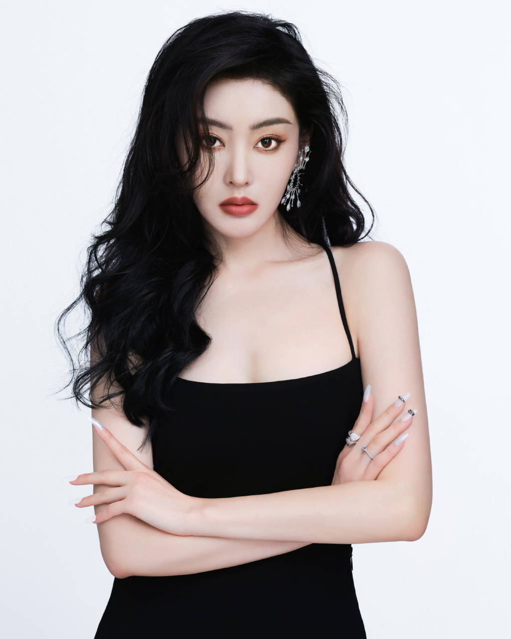 张天爱穿吊带露背长裙，肤白貌美超级妩媚动人-4