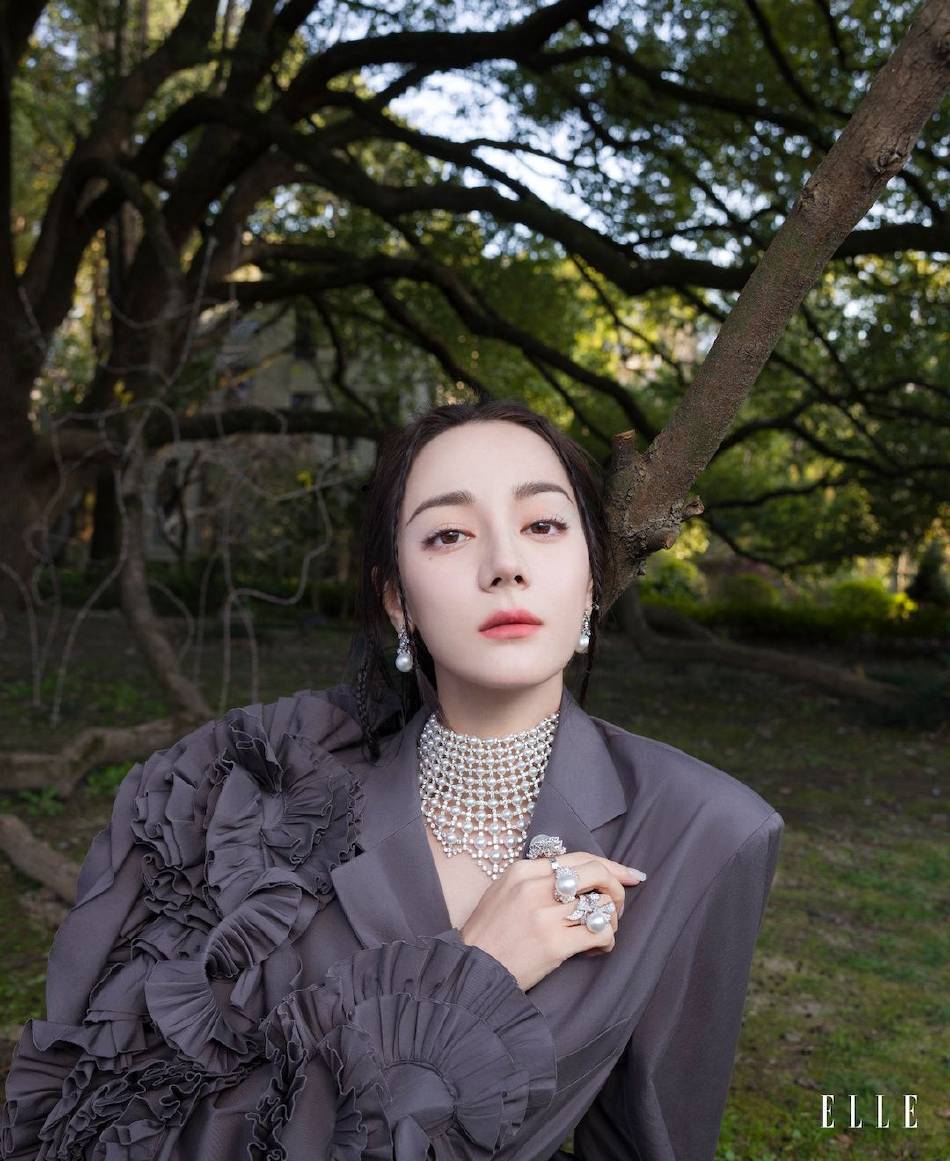 迪丽热巴最新写真大秀香肩超靓!雪肤玉貌异域风情美爆了-6 迪丽热巴最新写真大秀香肩超靓!雪肤玉貌异域风情美爆了