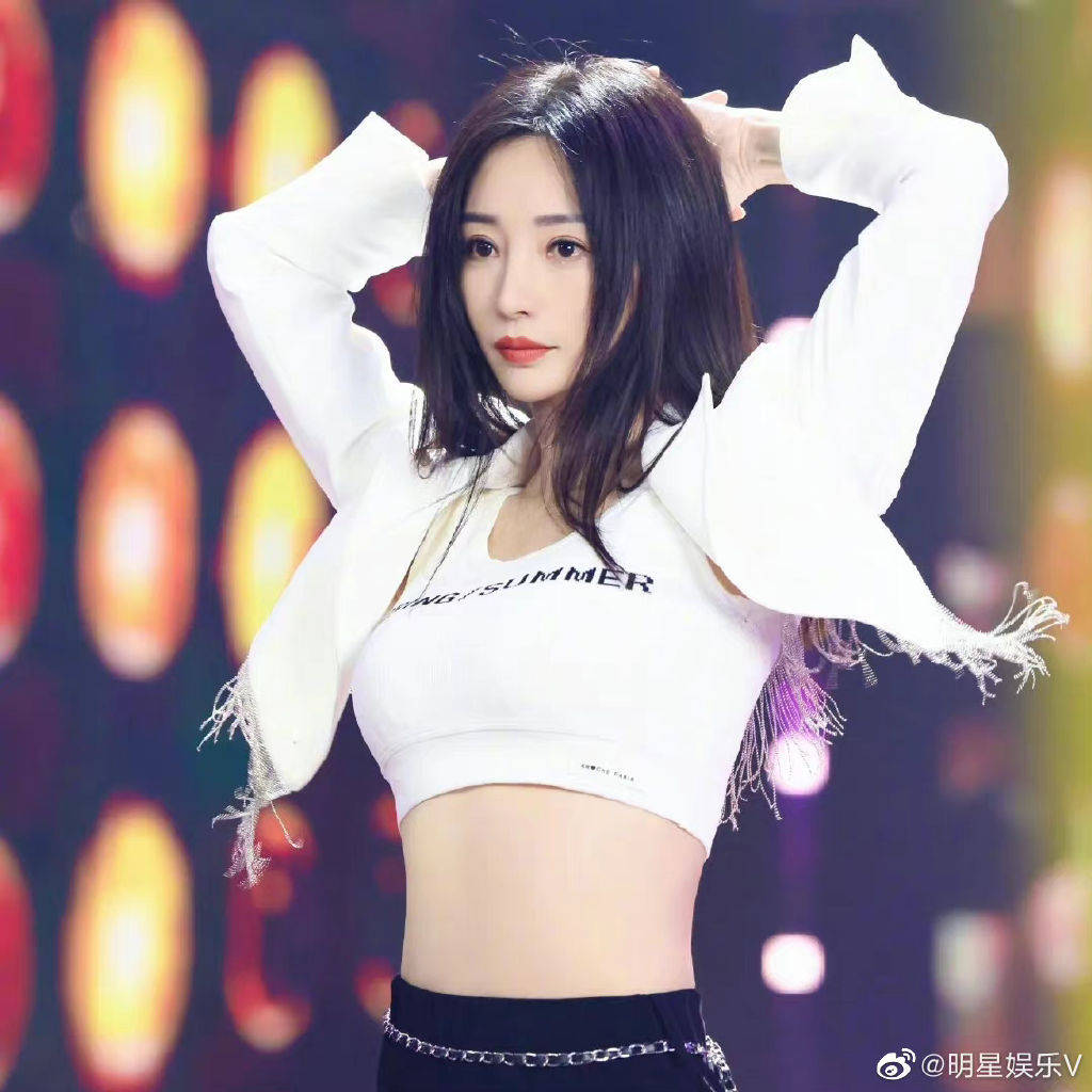 柳岩一舞倾城露小蛮腰太妖娆！人间尤物魔鬼身材性感火辣-5