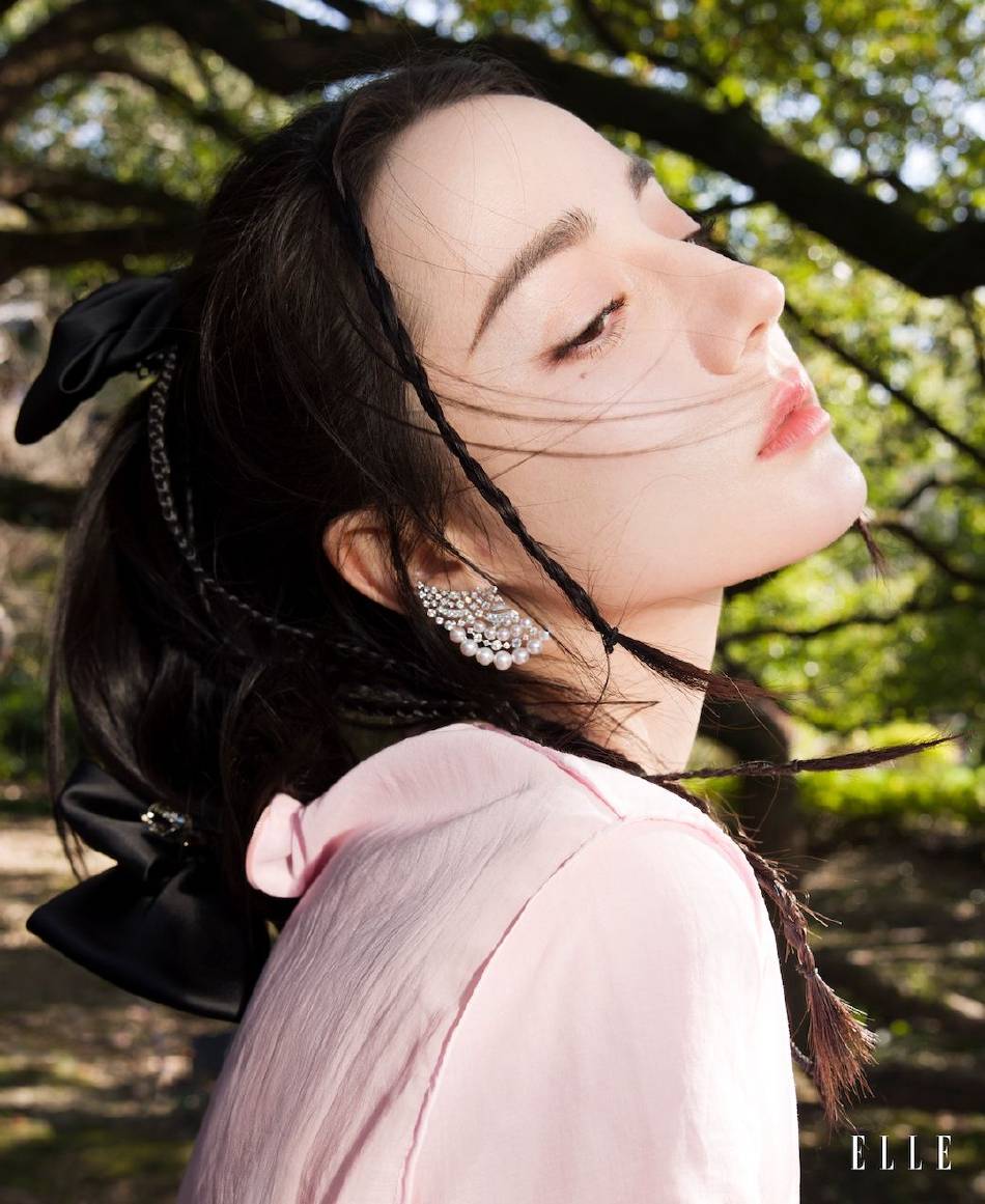 迪丽热巴最新写真大秀香肩超靓!雪肤玉貌异域风情美爆了-4 迪丽热巴最新写真大秀香肩超靓!雪肤玉貌异域风情美爆了