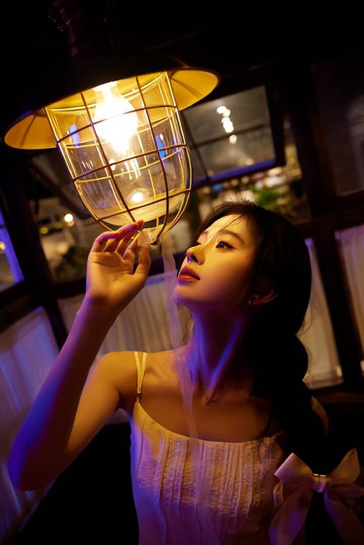 鞠婧祎穿蝴蝶结公主裙超甜美，风情万种美的令人心动！-9