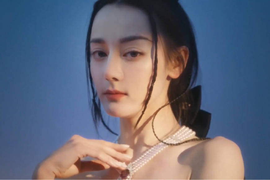 迪丽热巴最新写真大秀香肩超靓!雪肤玉貌异域风情美爆了-7 迪丽热巴最新写真大秀香肩超靓!雪肤玉貌异域风情美爆了