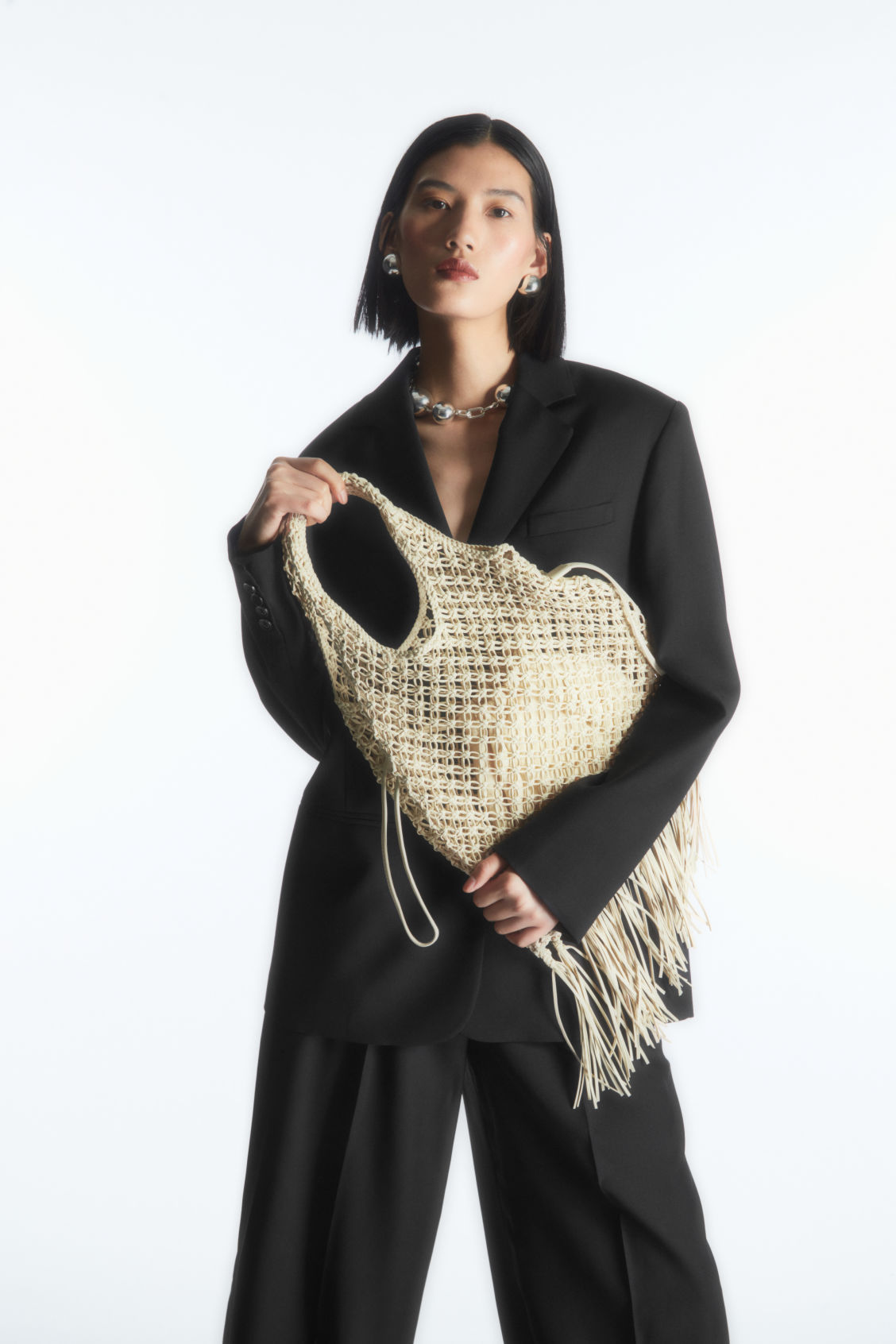 时尚人士必备:5款COS手袋,帮你在日常穿搭中增添简约高级感