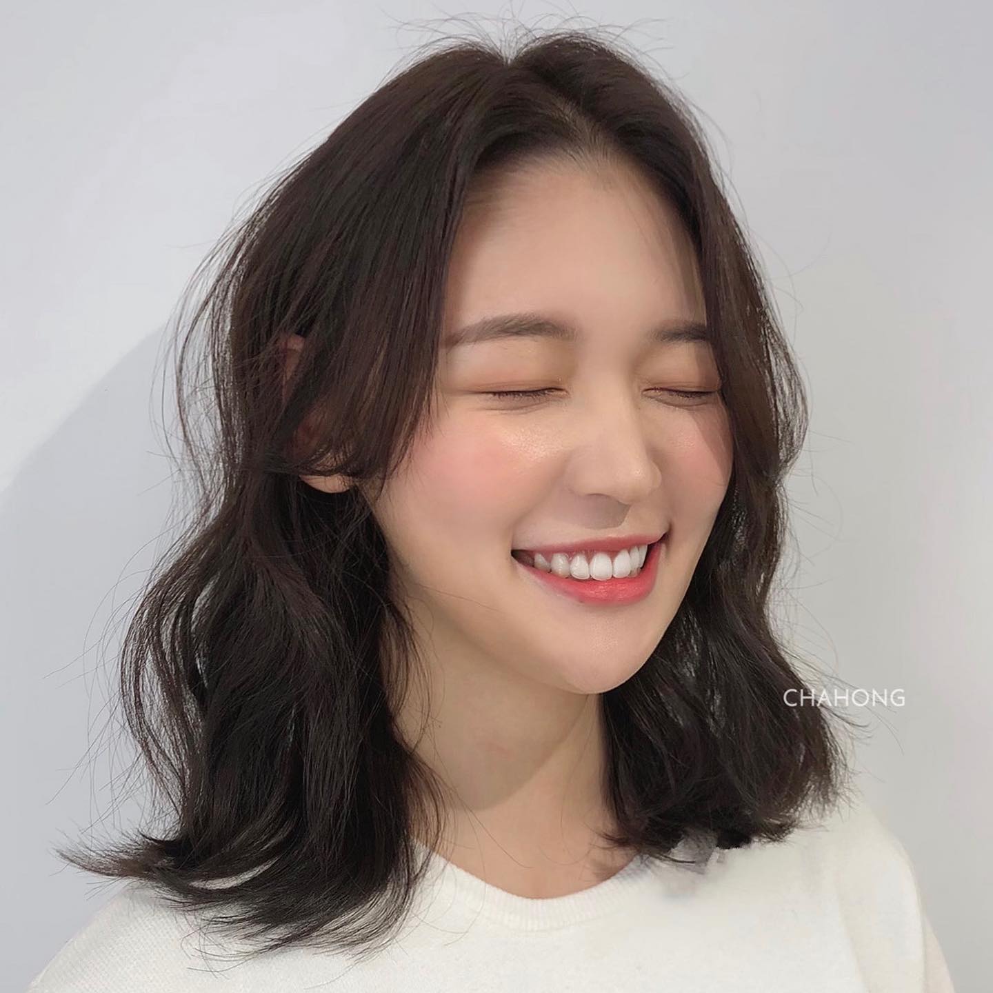 2023年10款中长发造型盘点！及肩层次超轻盈、锁骨发长最修饰⋯换发型必看