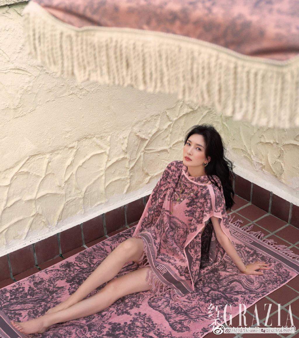 江疏影杂志写真太惊艳！身材曼妙美若天仙女人味十足-6