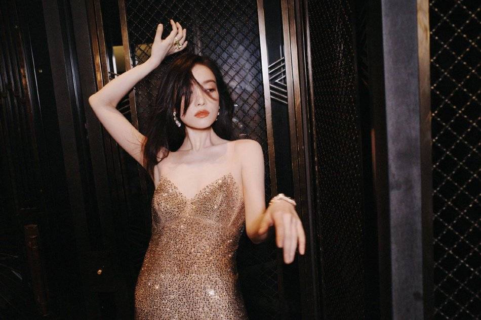 倪妮穿粉色亮片礼服图片释出,大秀事业线气质太完美-9 倪妮穿粉色亮片礼服图片释出,大秀事业线气质太完美