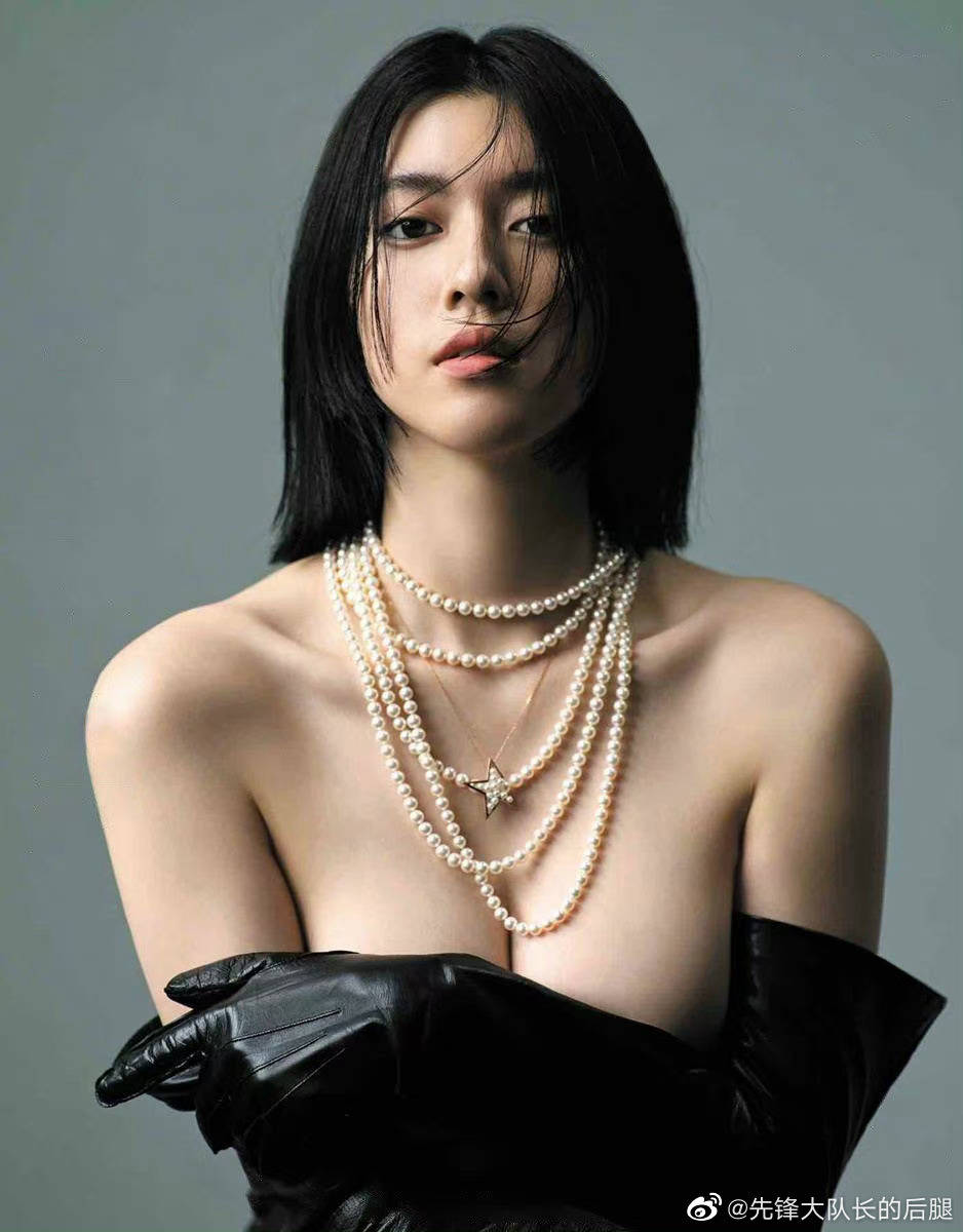 日本女星三吉彩花百变性感写真！身材火辣摄人心魄-1