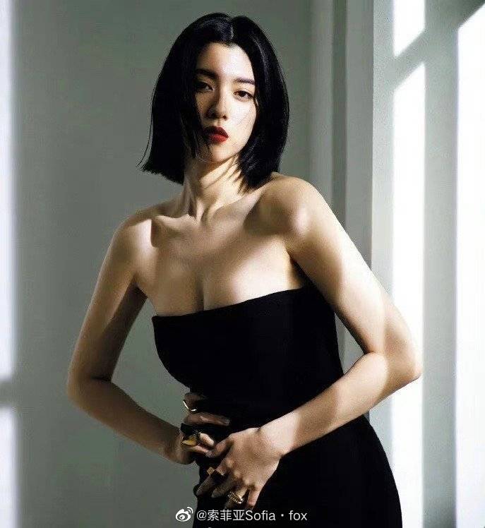 日本女星三吉彩花百变性感写真！身材火辣摄人心魄-2