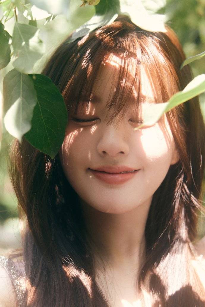 赵露思穿粉色亮片吊带裙拍时尚图片!和自然相融合太美艳了-5 赵露思穿粉色亮片吊带裙拍时尚图片!和自然相融合太美艳了