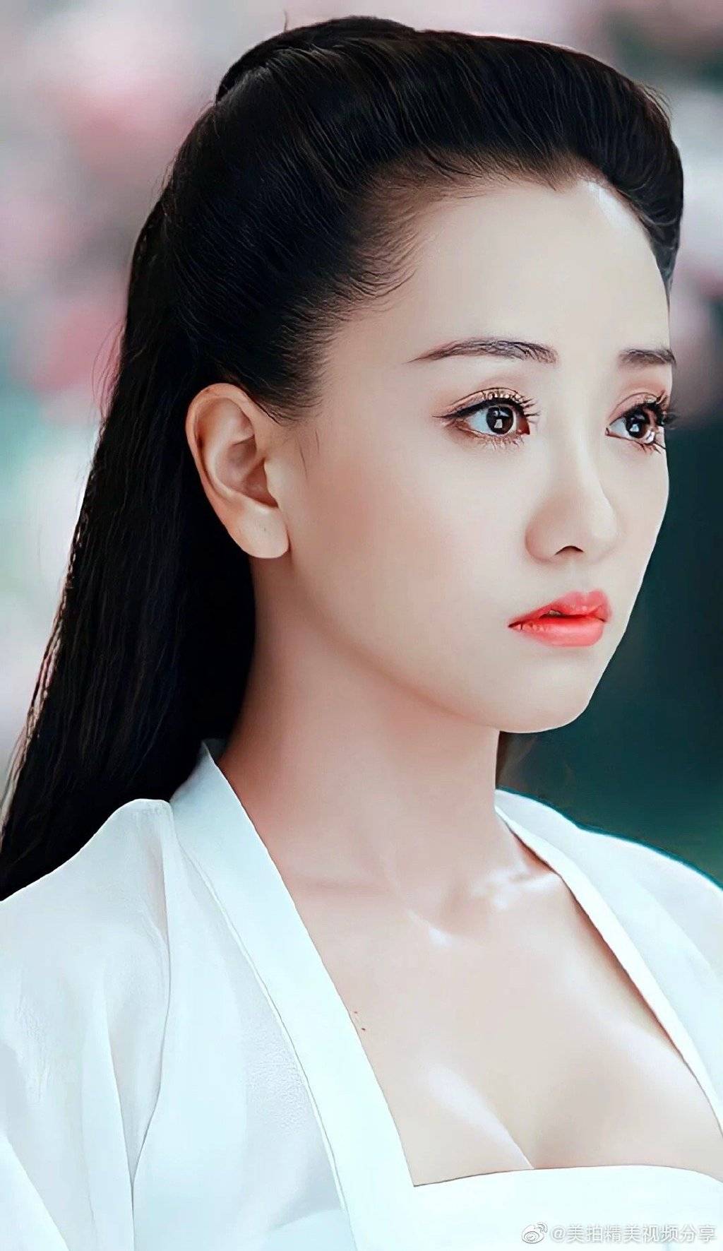 杨蓉性感写真图片太美艳！身材丰满性感撩人-4