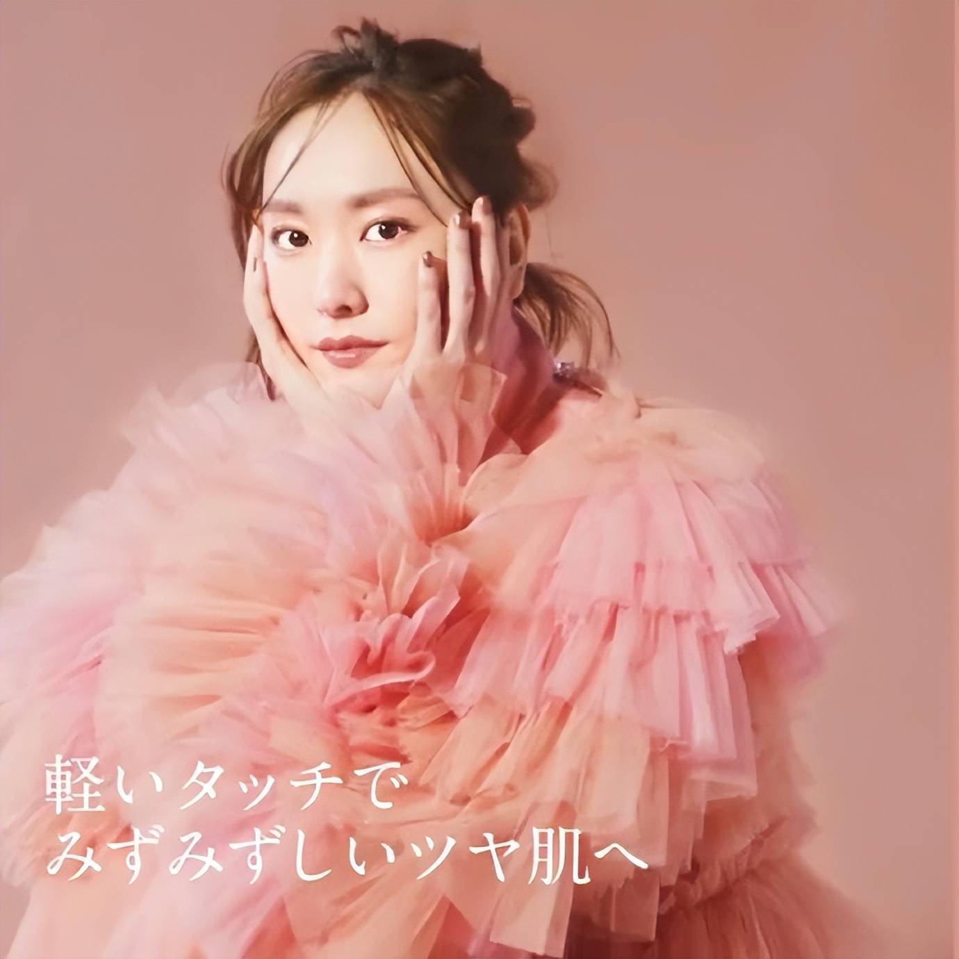 日本女星新垣结衣粉色衣服写真！精致面容美得让人窒息-4