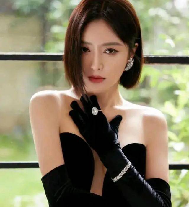 秦岚身材引热议“天选之臀”夺人眼球,前凸后翘简直无敌-7 秦岚身材引热议“天选之臀”夺人眼球,前凸后翘简直无敌