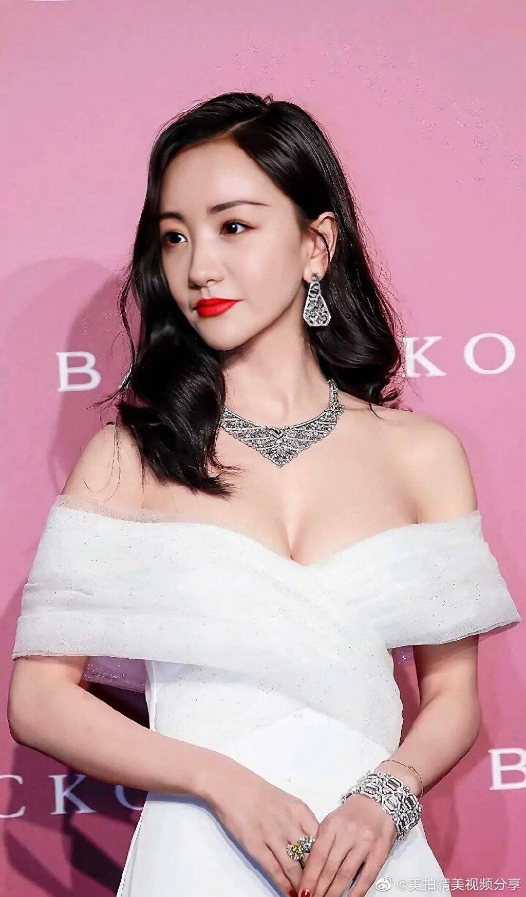 杨蓉性感写真图片太美艳！身材丰满性感撩人-5