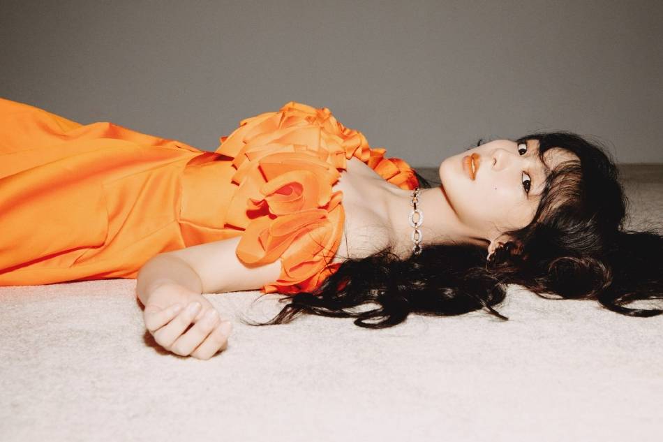 杨紫穿橙色长裙明艳靓丽！五官精致美得令人窒息-5