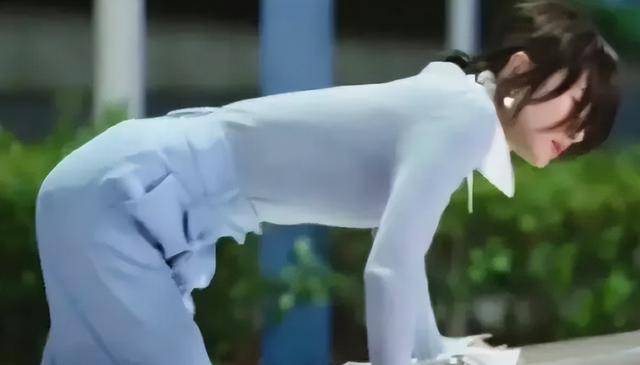 秦岚身材引热议“天选之臀”夺人眼球,前凸后翘简直无敌-5 秦岚身材引热议“天选之臀”夺人眼球,前凸后翘简直无敌