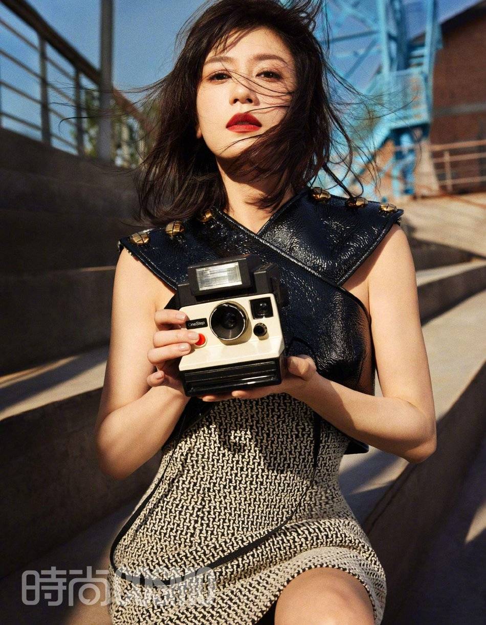 高圆圆贾静雯同框登杂志封面！两大美女合影美得让人窒息-10