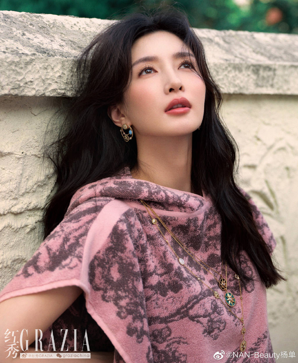 江疏影杂志写真太惊艳！身材曼妙美若天仙女人味十足-3