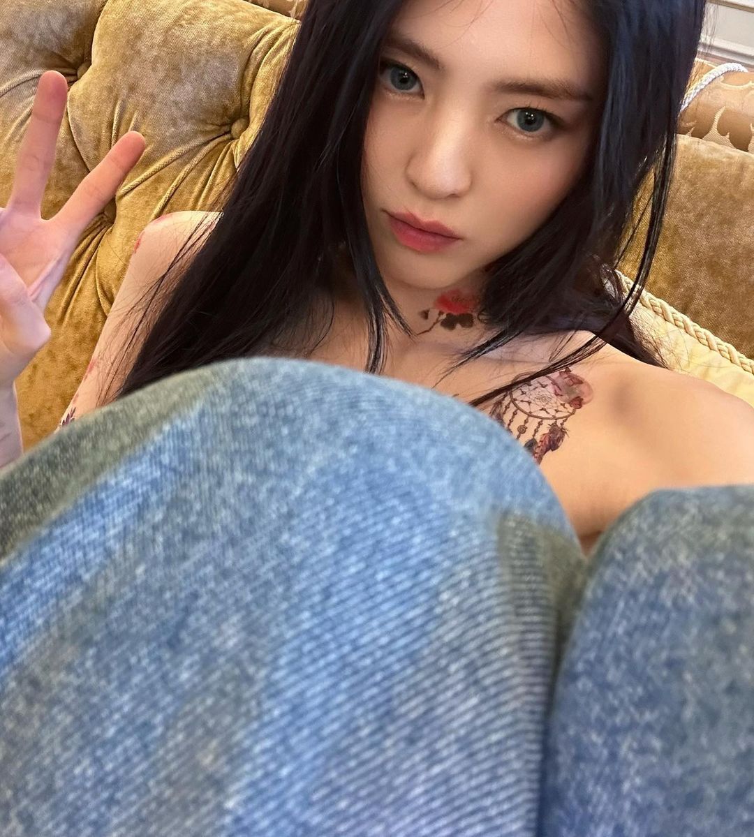 韩韶禧的酷拽辣妹风也太好看了,私下穿搭简直不要太好看