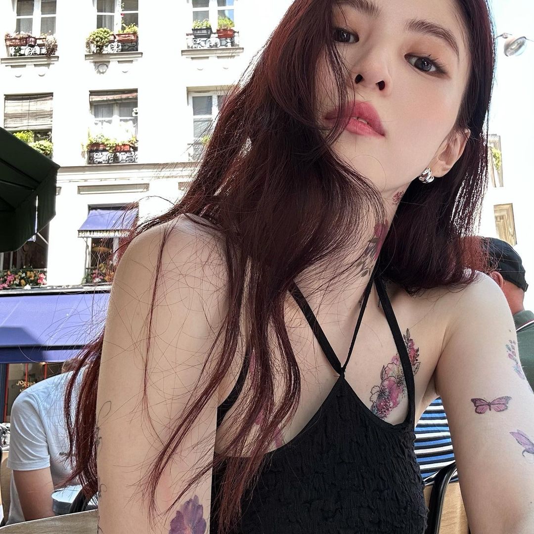 韩韶禧的酷拽辣妹风也太好看了,私下穿搭简直不要太好看