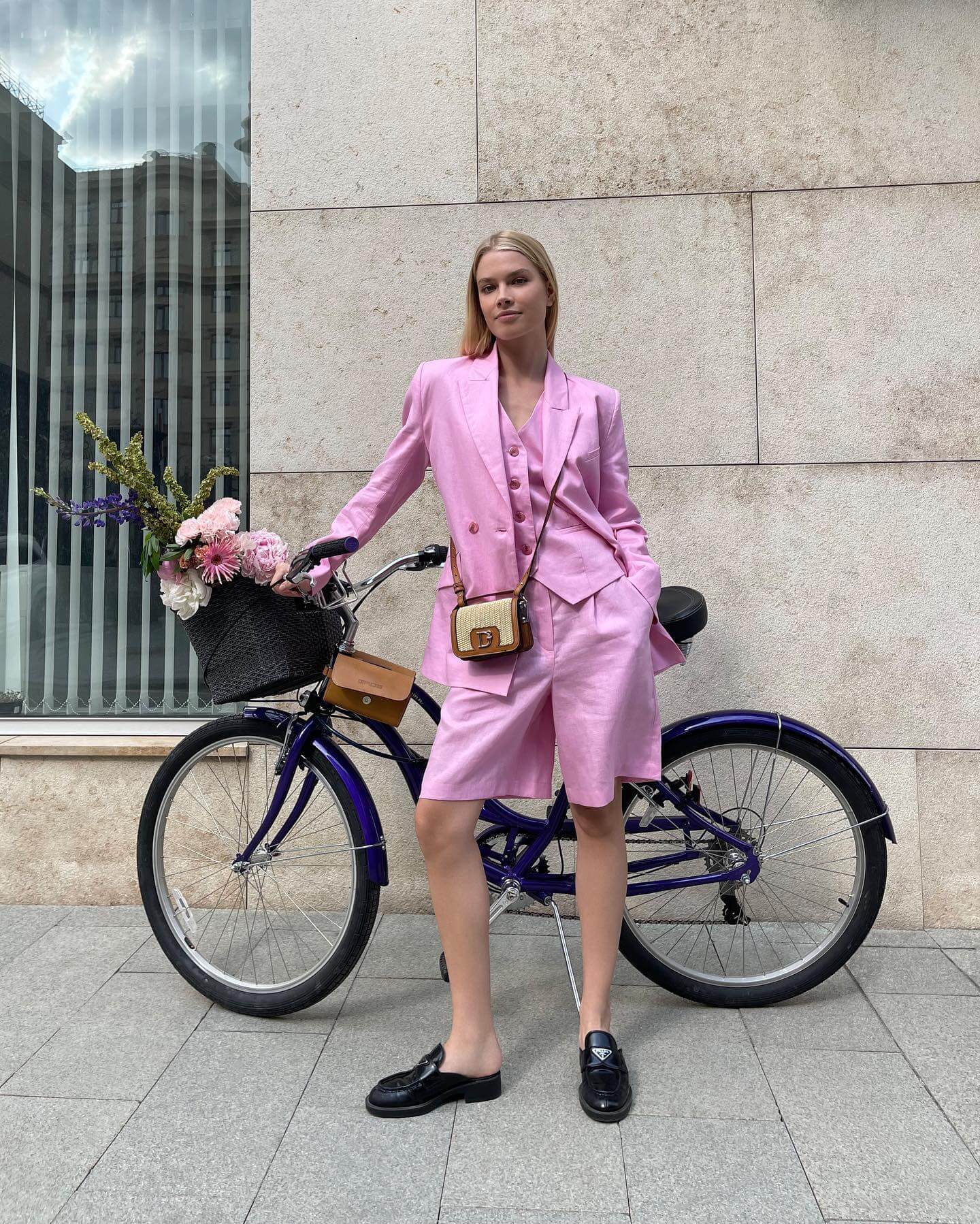 Hadid 姐妹都在穿，今夏想穿得又帅又随性，先试一条五分裤