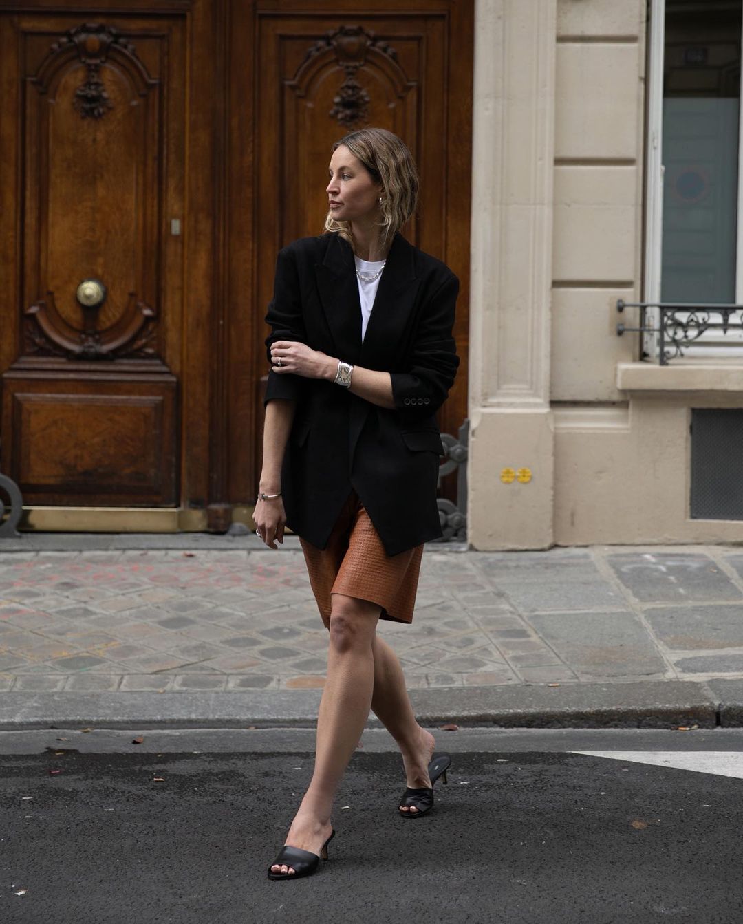 Hadid 姐妹都在穿，今夏想穿得又帅又随性，先试一条五分裤