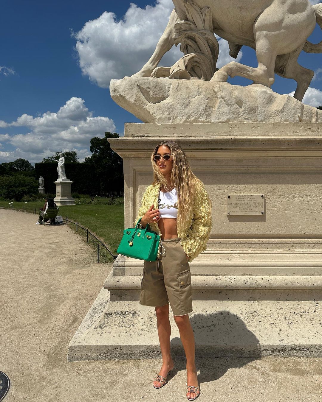 Hadid 姐妹都在穿，今夏想穿得又帅又随性，先试一条五分裤