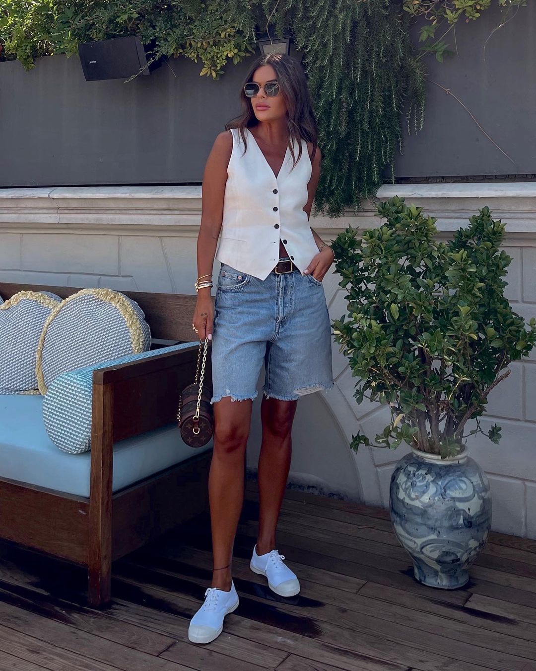 Hadid 姐妹都在穿，今夏想穿得又帅又随性，先试一条五分裤