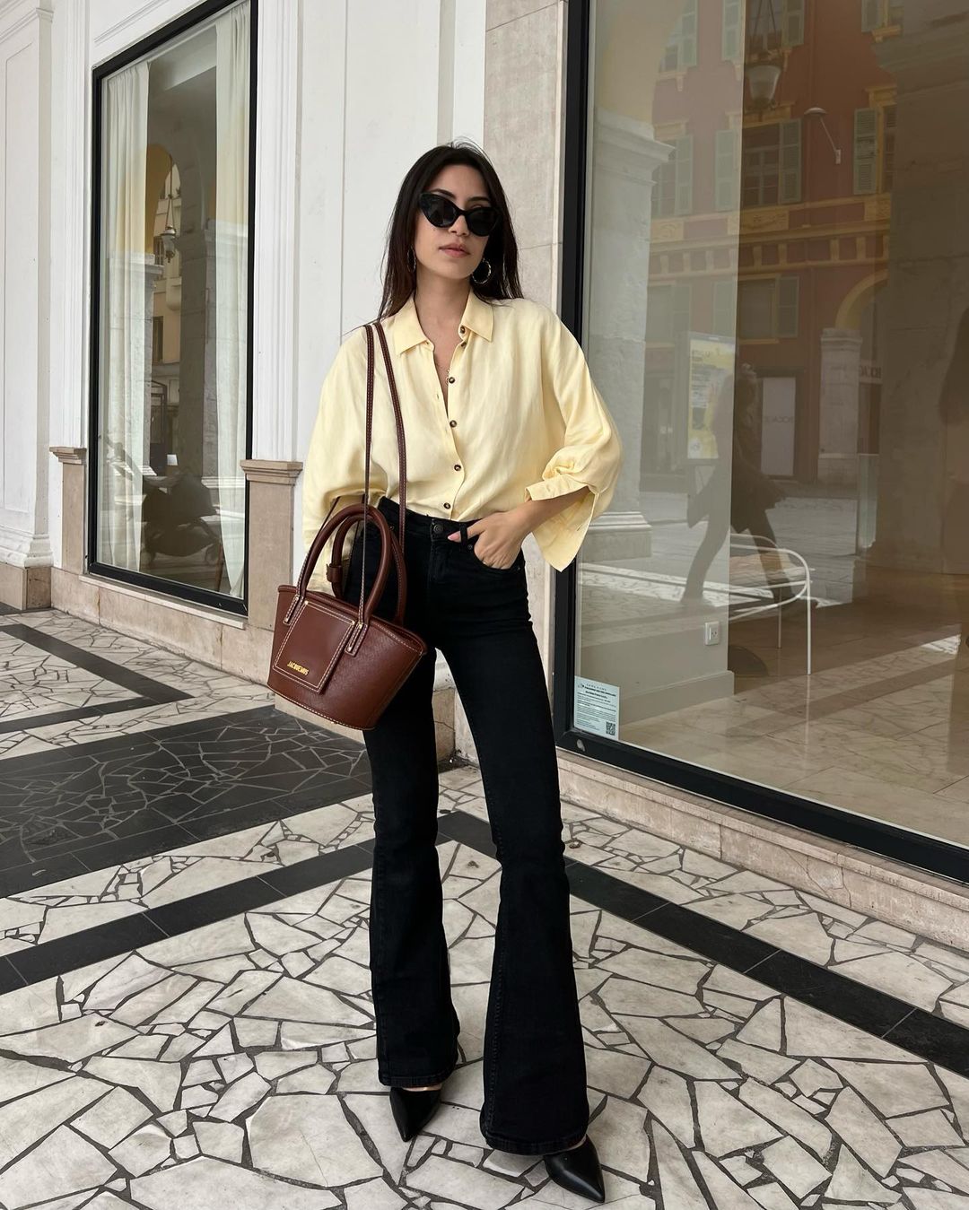 高腰裤配尖头鞋，学习巴黎女生Ani Margarian穿出优雅干练上班穿搭