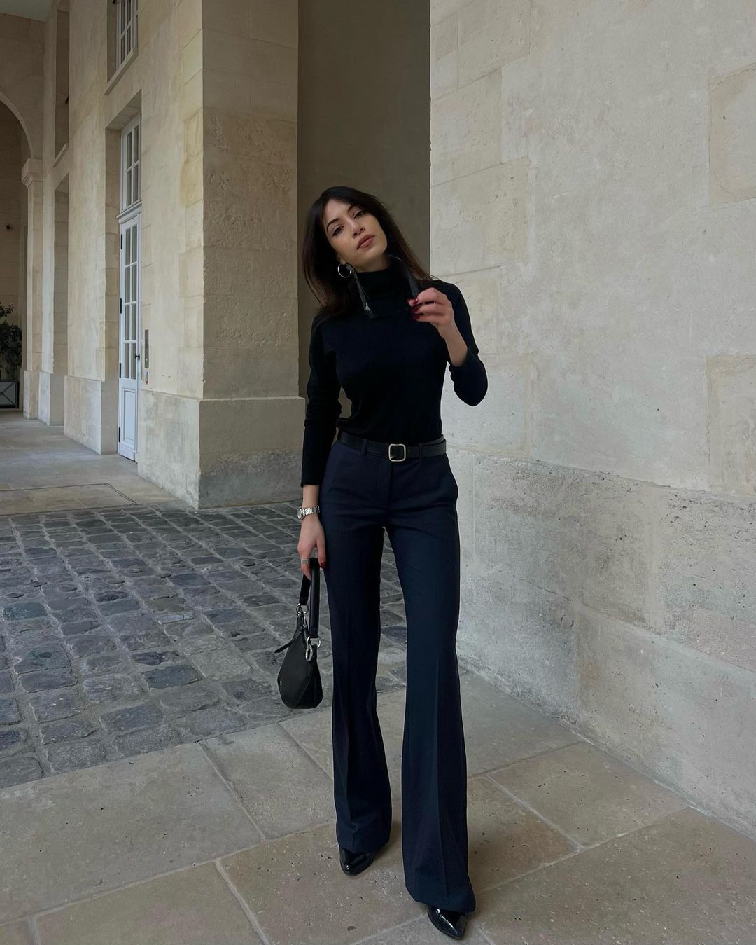 高腰裤配尖头鞋，学习巴黎女生Ani Margarian穿出优雅干练上班穿搭