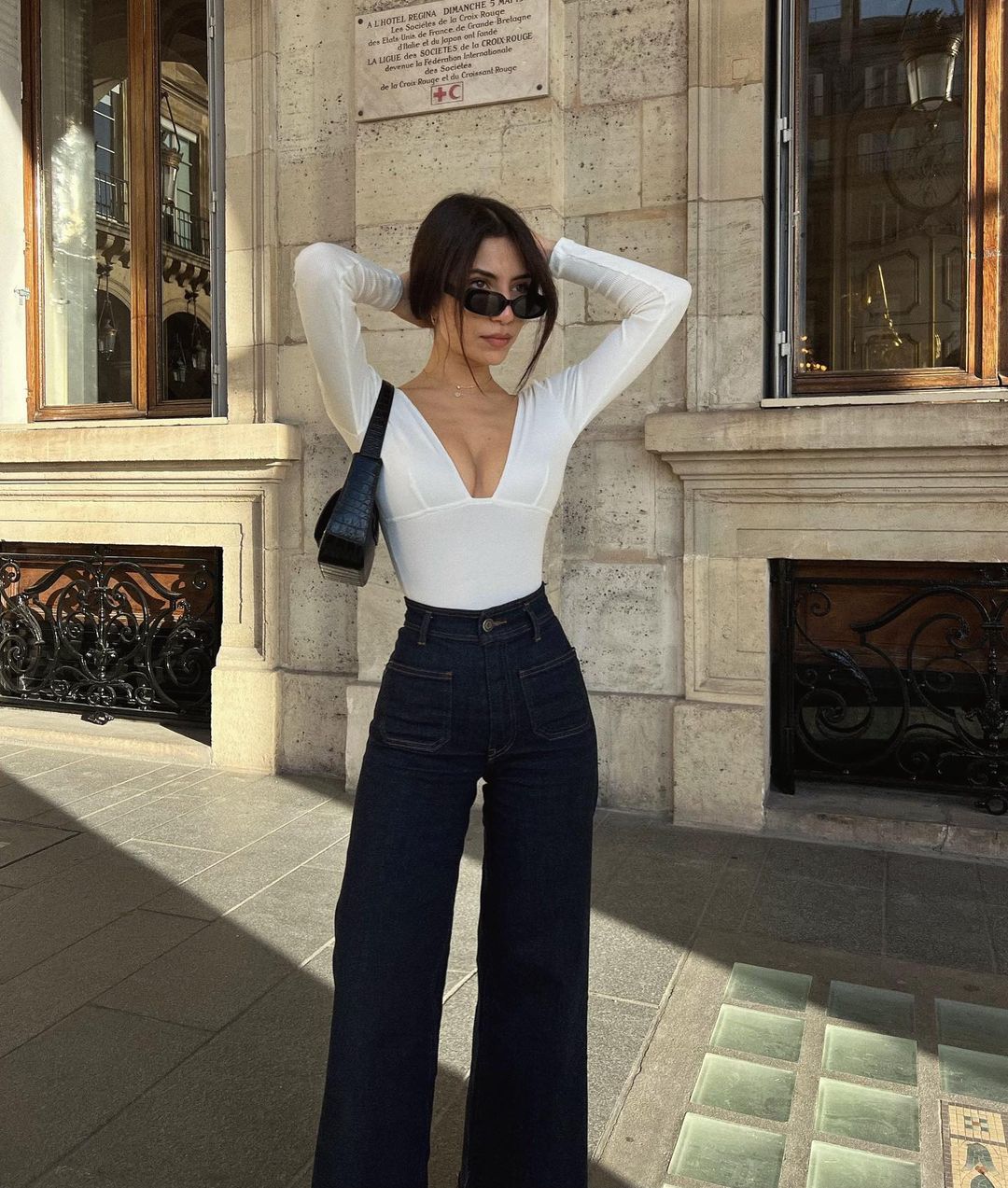 高腰裤配尖头鞋，学习巴黎女生Ani Margarian穿出优雅干练上班穿搭