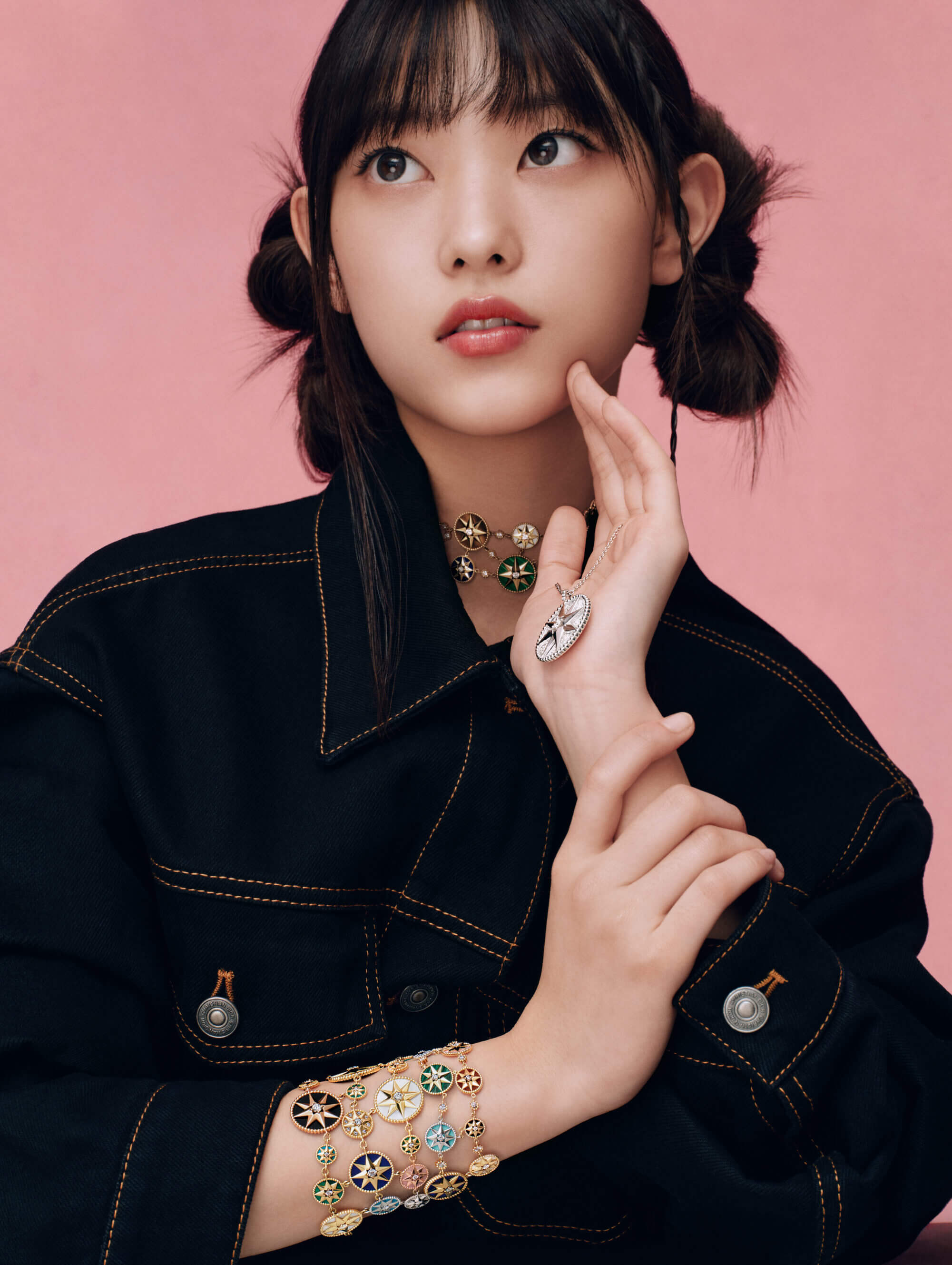 小鹿般的灵动眼神,NewJeans Haerin演绎Dior 全新Rose des Vents轻奢珠宝系列