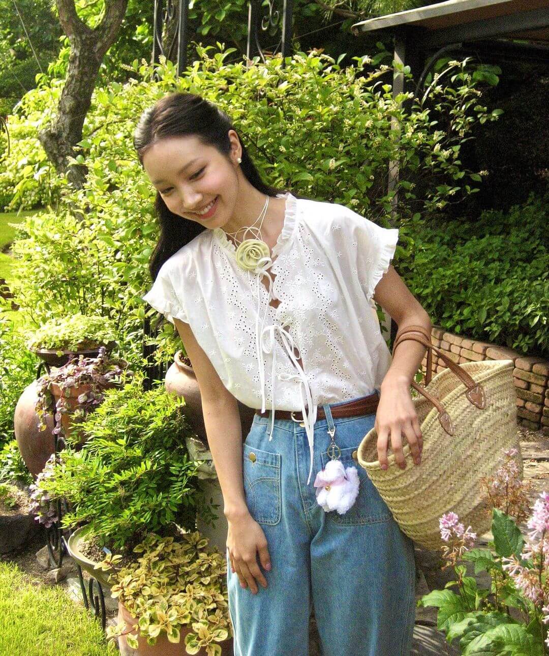既能挂在手袋还能系在腰间,钥匙圈吊饰成今夏时尚单品