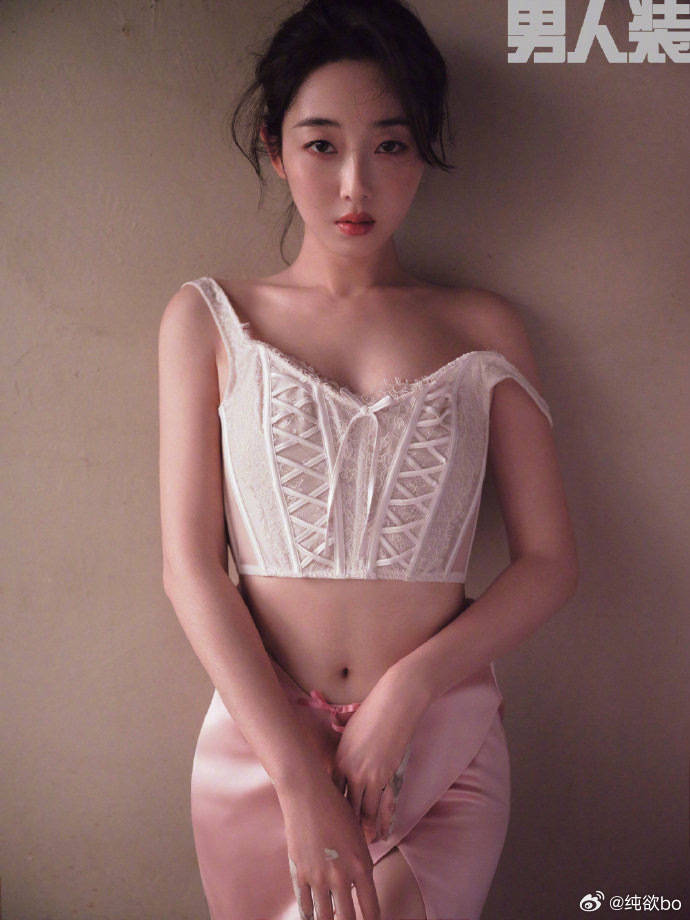 蒋梦婕时尚写真大秀事业线！修长美腿性感美艳-11