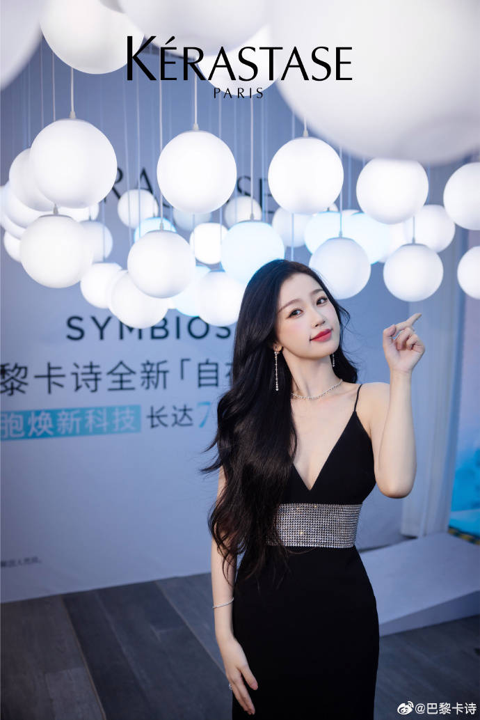 虞书欣最新代言美图大秀事业线！精致面容性感娇艳女人味十足-2