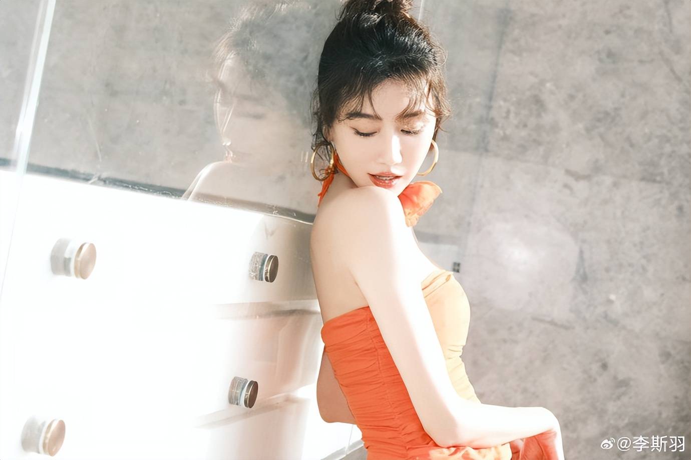 美女主播李斯羽穿橘色纱裙超靓！红色纱裙性感迷人-6