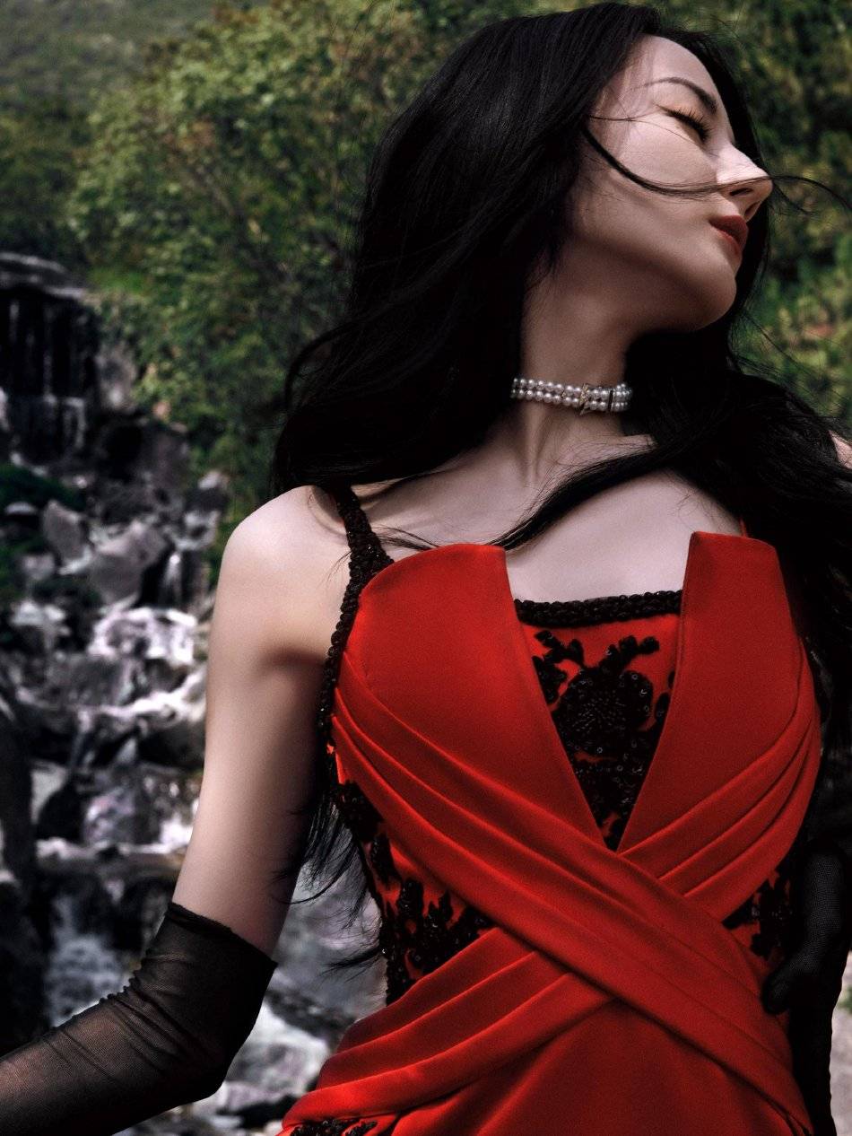 迪丽热巴穿红色刺绣礼服超靓丽!异域风情美丽动人-8 迪丽热巴穿红色刺绣礼服超靓丽!异域风情美丽动人