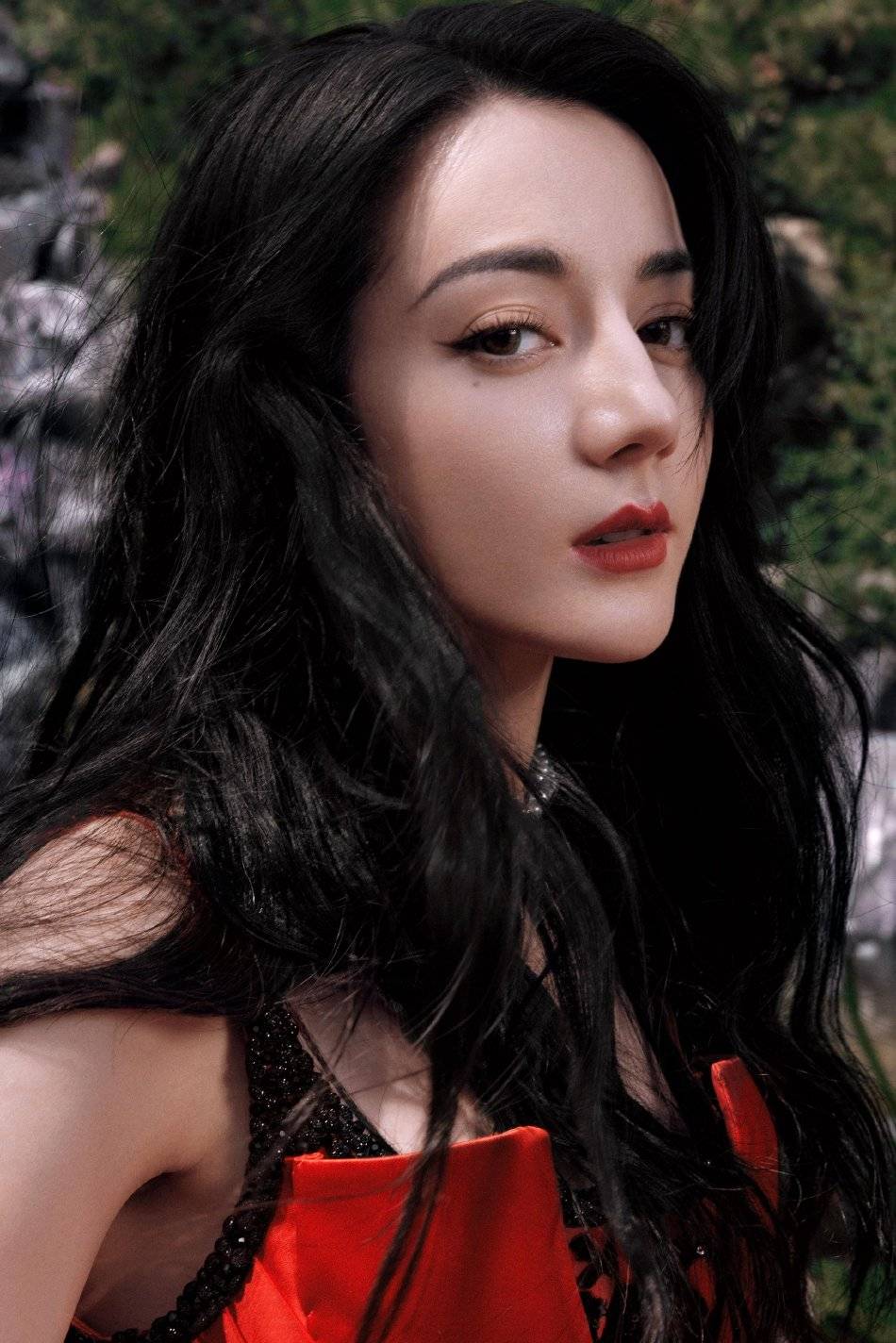 迪丽热巴穿红色刺绣礼服超靓丽!异域风情美丽动人-9 迪丽热巴穿红色刺绣礼服超靓丽!异域风情美丽动人