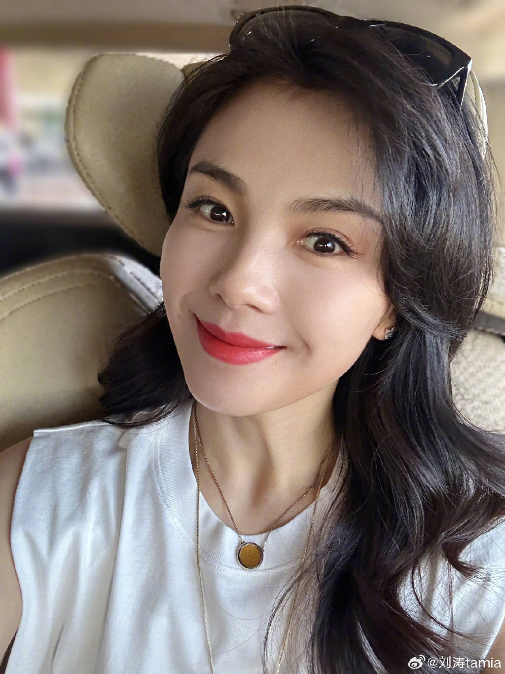 刘涛生日亲吻秦海璐！45岁身材纤细宛如少女般惊艳-4