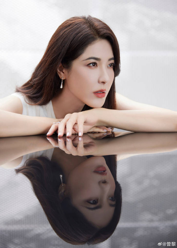 曾黎最新绝色写真妩媚大气！性感曲线女人味十足-8