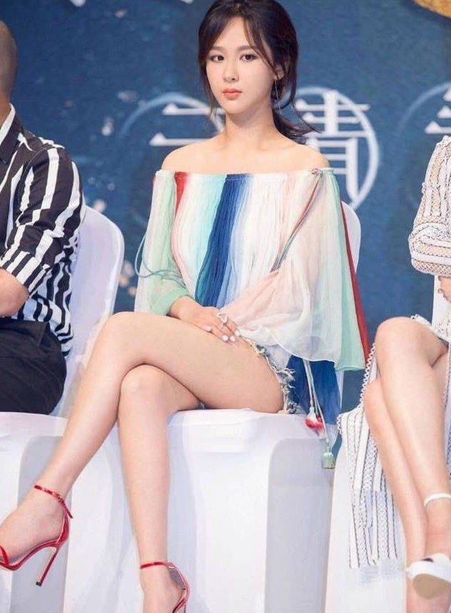 杨紫各类靓丽写真！温柔甜美越来越美丽-4