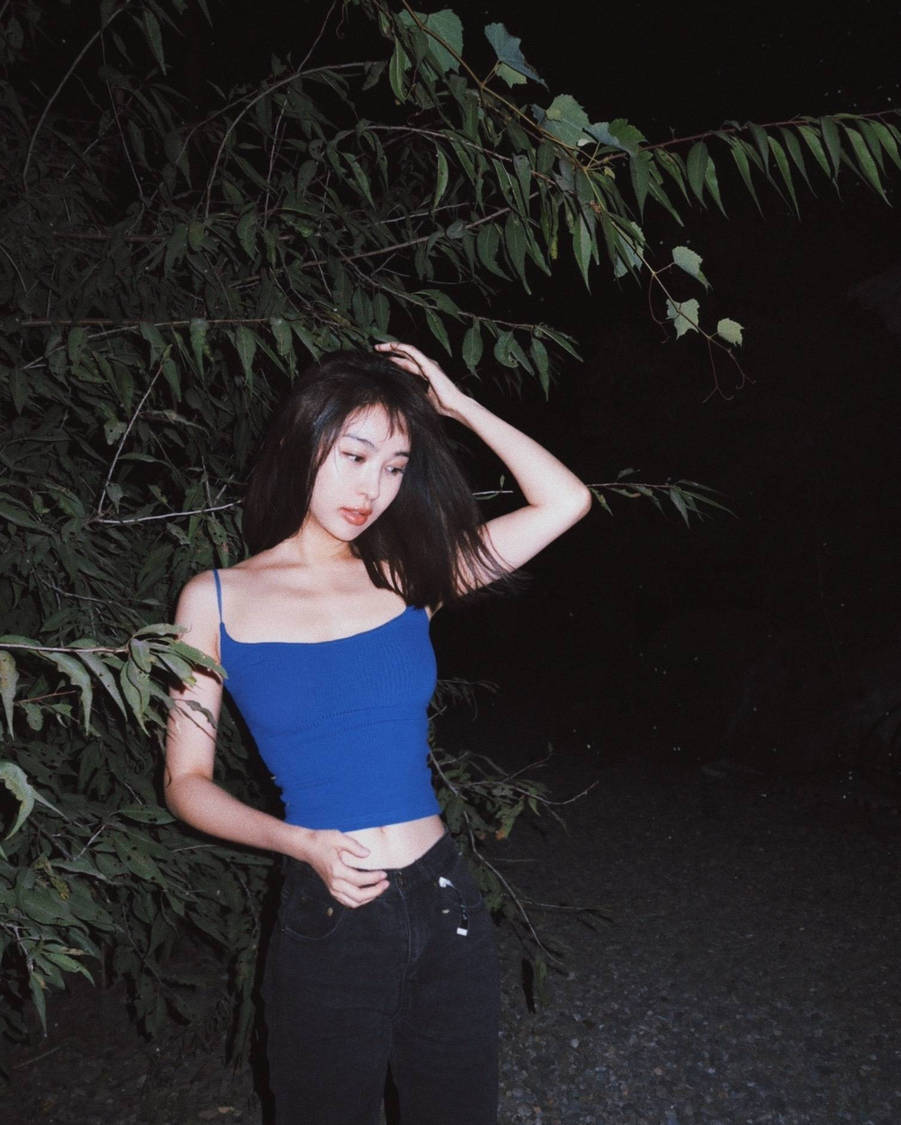 李菲儿穿蓝色吊带露出事业线！天使脸蛋魔鬼身材性感火辣-2
