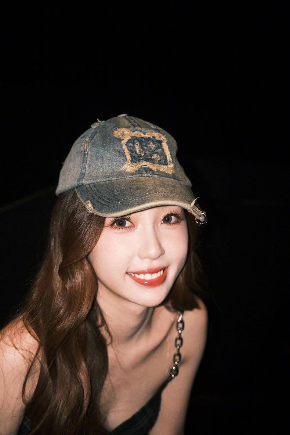 虞书欣靓丽写真大秀傲人事业线！魔鬼身材性感火辣太迷人-8