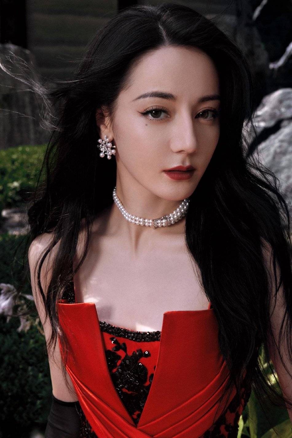 迪丽热巴穿红色刺绣礼服超靓丽!异域风情美丽动人-3 迪丽热巴穿红色刺绣礼服超靓丽!异域风情美丽动人