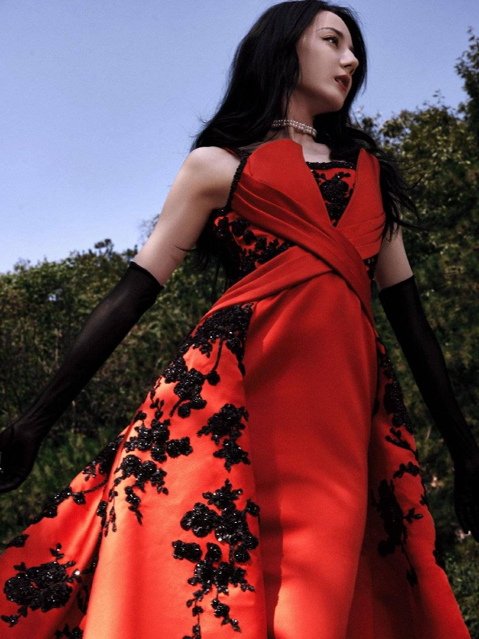 迪丽热巴穿红色刺绣礼服超靓丽!异域风情美丽动人-7 迪丽热巴穿红色刺绣礼服超靓丽!异域风情美丽动人